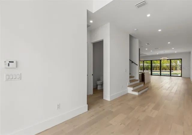 Photo 4 of Sale Pending at 2412 Chantilly Ave, Winter Park, FL 32789 | MLS# O6381552 | Listing updated on 2026-10-09
