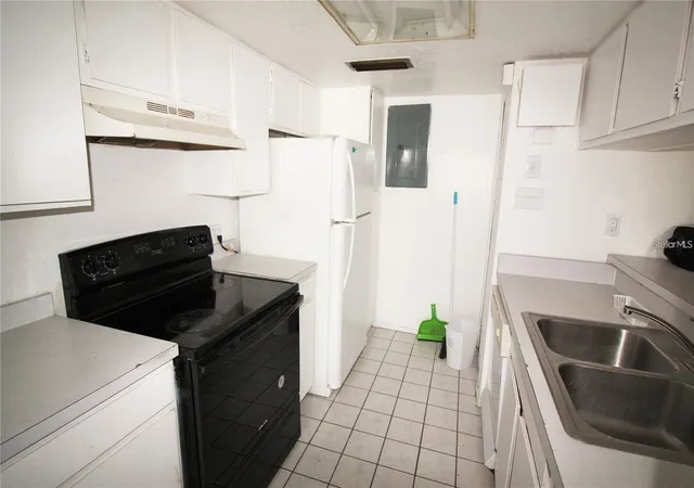 Photo 2 of Condo for sale at 2117 Lyme Bay Dr #604, Orlando, FL 32839 | MLS# R4910738 | Listing updated on 2026-10-02