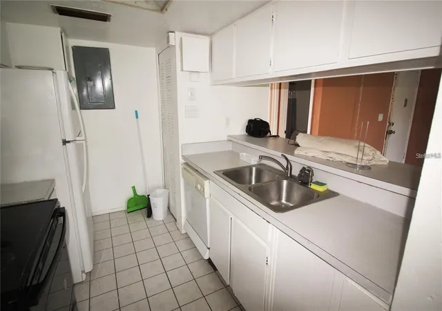 Photo 3 of Condo for sale at 2117 Lyme Bay Dr #604, Orlando, FL 32839 | MLS# R4910738 | Listing updated on 2026-10-02