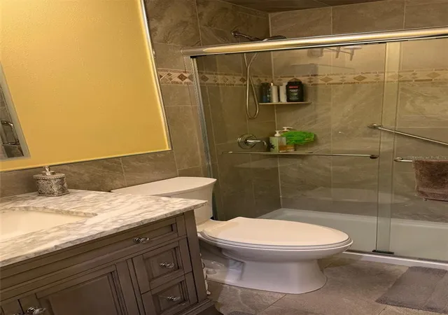 Listing Photo 4 - Condo for sale in building located at 2482 Enterprise Rd, CLEARWATER, FL 33763 - Unit #2