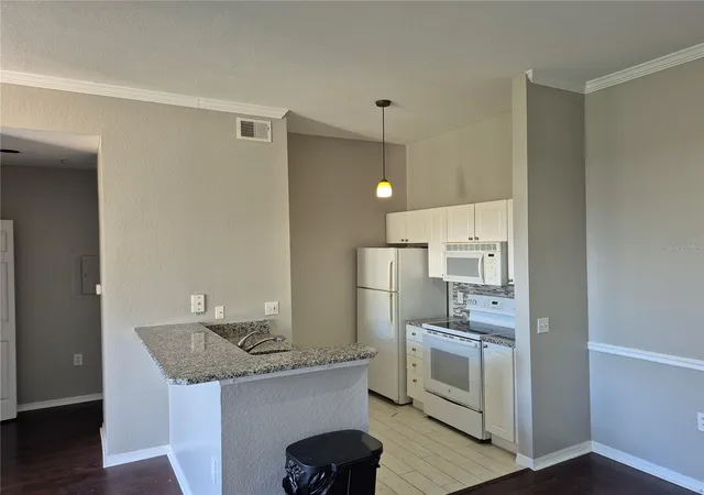Photo 2 of Sale Pending at 5146 Northridge Rd #309, Sarasota, FL 34238 | MLS# A4683874 | Listing updated on 2026-09-08