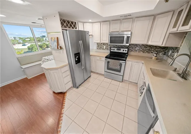 Photo 3 of Condo for sale at 201 W Laurel St #701, Tampa, FL 33602 | MLS# TB8480430 | Listing updated on 2026-09-18