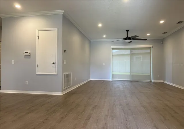 Photo 2 of Single family home for sale at 2118 Edgewater Cir, Winter Haven, FL 33880 | MLS# TB8480830 | Listing updated on 2026-09-08