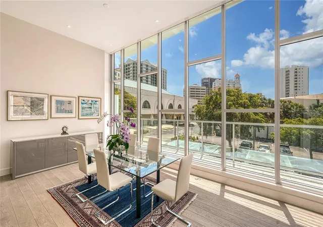 Listing Photo 4 - Condo for sale in building located at 1335 2Nd St, Sarasota, FL 34236 - Unit #Villa 2E