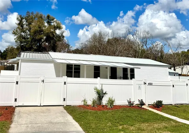 Manufactured home for sale at 4822 Rolling Meadow Dr, LAKELAND, FL 33810 | MLS# B4902202