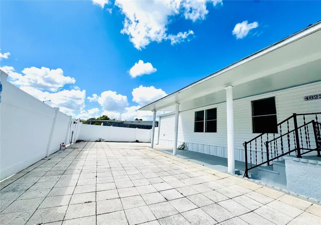 Photo 2 of Manufactured home for sale at 4822 Rolling Meadow Dr, Lakeland, FL 33810 | MLS# B4902202 | Listing updated on 2026-09-17