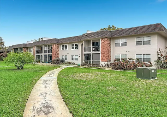 Listing Photo 4 - Condo for sale in building located at 3800 Saxon Dr, New Smyrna Beach, FL 32169 - Unit #B13