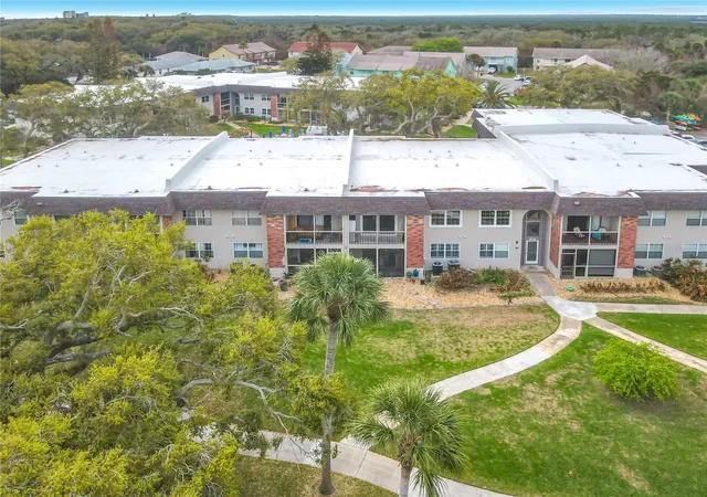 Listing Photo 5 - Condo for sale in building located at 3800 Saxon Dr, New Smyrna Beach, FL 32169 - Unit #B13