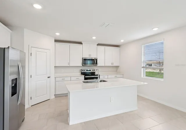 Photo 2 of Single family home for sale at 799 Sunshower Dr, Lady Lake, FL 32159 | MLS# TB8484366 | Listing updated on 2026-09-16