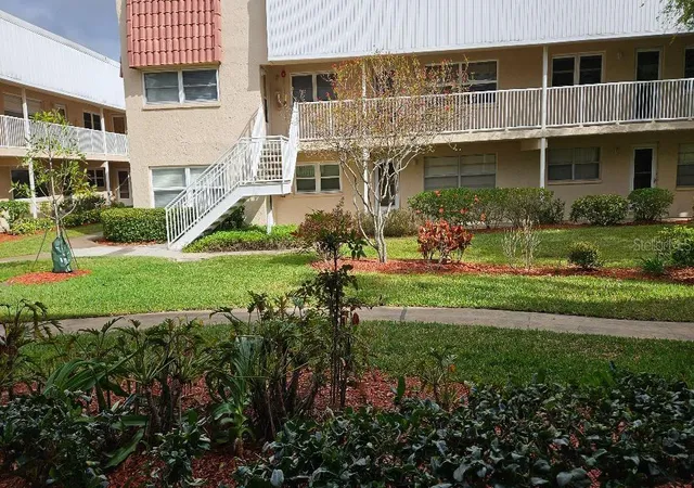 Photo 3 of Sale Pending at 10035 63rd Avenue N #6, Saint Petersburg, FL | MLS# TB8485012 | Listing updated on 2026-10-12