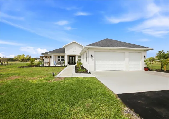 Photo 4 of Single family home for sale at 10080 Wauchula Rd, Myakka City, FL 34251 | MLS# A4685991 | Listing updated on 2026-10-02