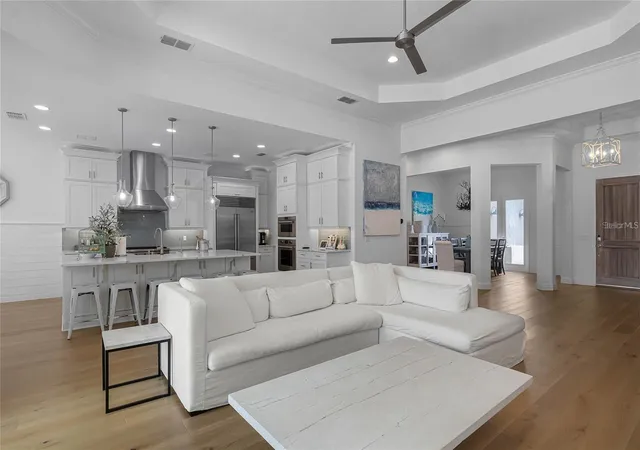Photo 3 of Single family home for sale at 1118 Estancia Woods Loop, Windermere, FL 34786 | MLS# O6390567 | Listing updated on 2026-09-08