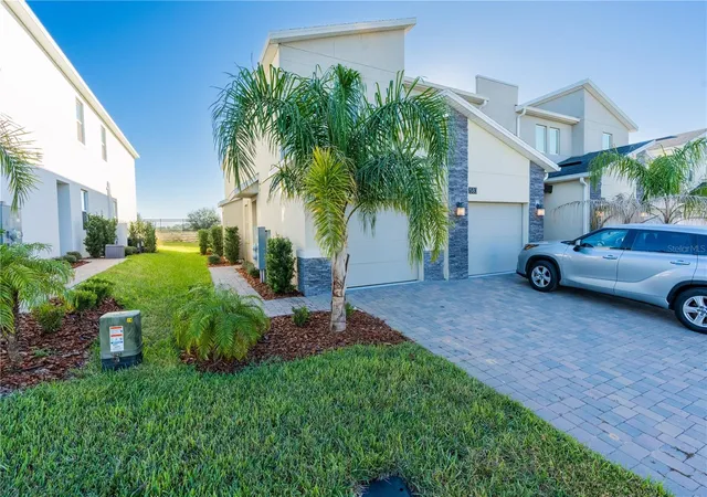 Photo 3 of Condo for sale at 581 Ocean Crse Ave #581, Davenport, FL 33896 | MLS# O6390911 | Listing updated on 2026-09-16