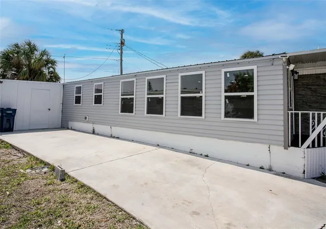 Photo 3 of Manufactured home for sale at 410 W 51st Avenue Dr, Bradenton, FL 34207 | MLS# A4686631 | Listing updated on 2026-09-17