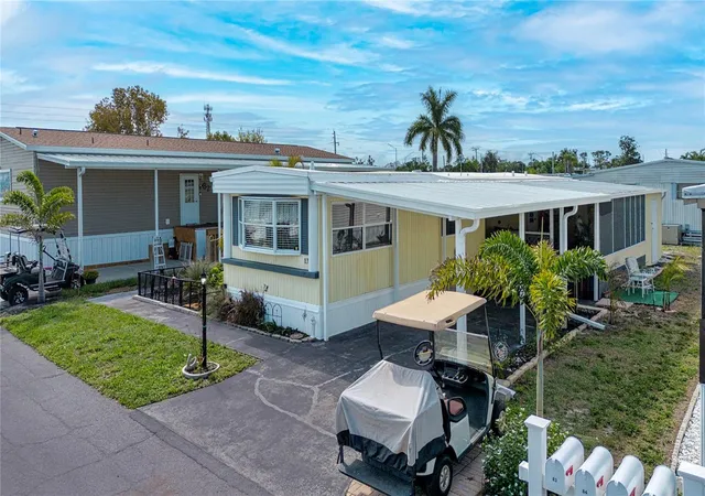 Photo 3 of Manufactured home for sale at 420 49th Street E #83, Palmetto, FL 34221 | MLS# A4686860 | Listing updated on 2026-09-28