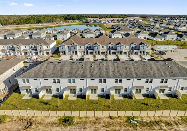Photo 3 of Townhouse for sale at 2602 Skyline Loop, Kissimmee, FL 34758 | MLS# O6392140 | Listing updated on 2026-09-09