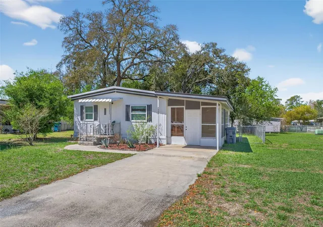 Photo 2 of Manufactured home for sale at 7489 Western Cir Dr, Brooksville, FL 34613 | MLS# TB8488783 | Listing updated on 2026-09-30