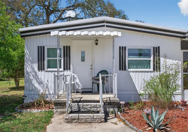 Photo 3 of Manufactured home for sale at 7489 Western Cir Dr, Brooksville, FL 34613 | MLS# TB8488783 | Listing updated on 2026-09-30