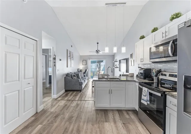 Photo 4 of Single family home for sale at 114 Winter Ridge Cir, Orlando, FL 32835 | MLS# O6393420 | Listing updated on 2026-09-16