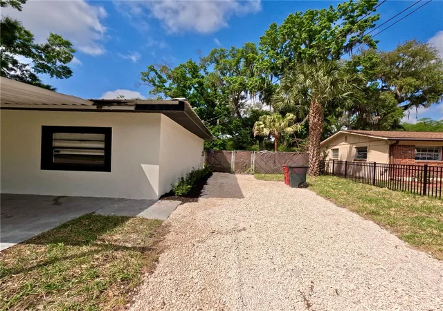 Photo 3 of Single family home for sale at 1103 N Pennsylvania Ave, Plant City, FL 33563 | MLS# TB8490239 | Listing updated on 2026-09-16