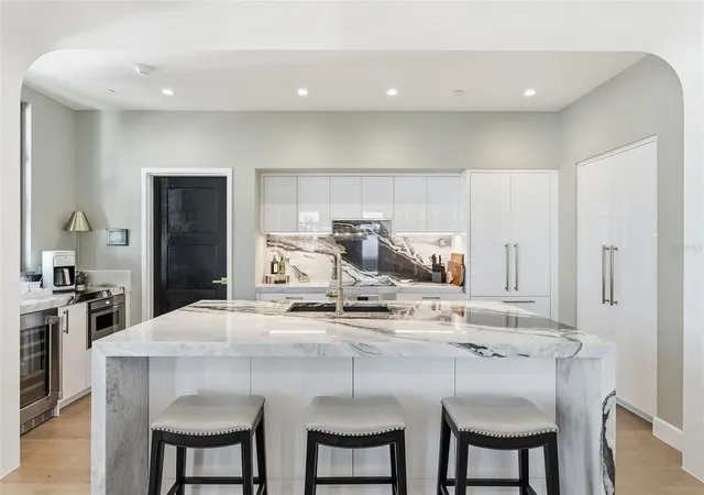 Photo 3 of Condo for sale at 126 4th Avenue NE #1401, Saint Petersburg, FL 33701 | MLS# TB8490704 | Listing updated on 2026-10-02