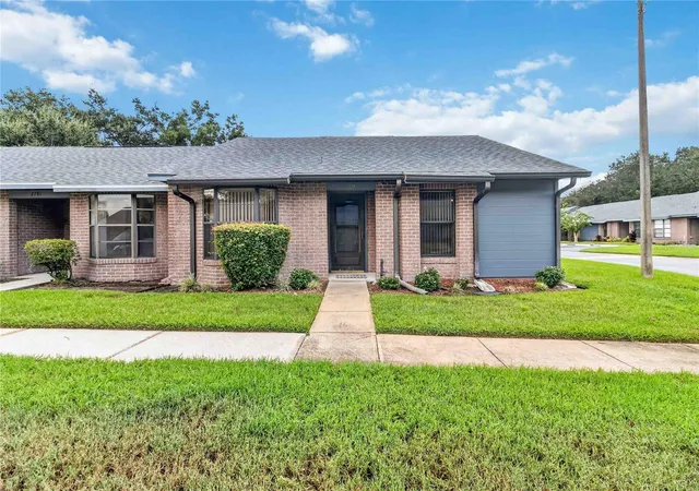 Townhouse for sale at 2791 King Oak Cir, Saint Cloud, FL 34769 | MLS# S5146558