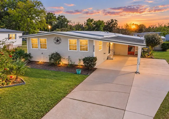 Photo 1 of Sale Pending at 2621 Carpenter Pl, Leesburg, FL 34748 | MLS# G5110243 | Listing updated on 2026-09-22