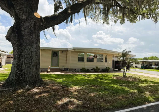 Photo 3 of Manufactured home for sale at 121 Azalea Trl, Leesburg, FL 34748 | MLS# R4910982 | Listing updated on 2026-09-29