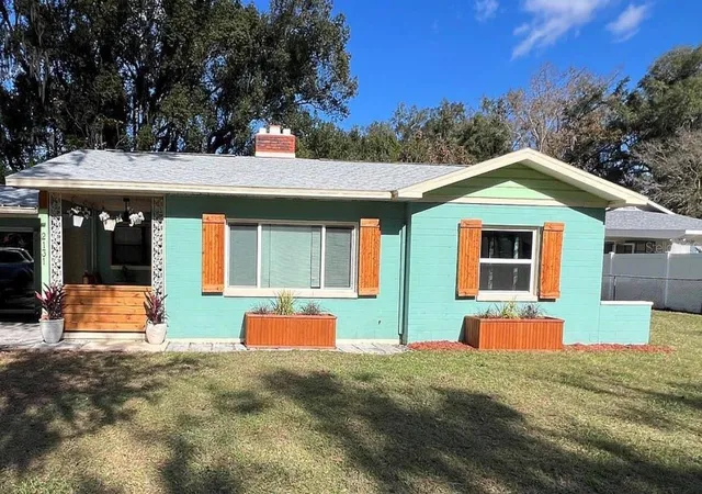 Photo 3 of Single family home for sale at 2131 Ne 3rd Street, Ocala, FL 34470 | MLS# OM722008 | Listing updated on 2026-08-07