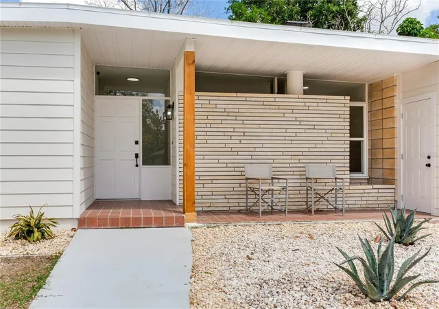 Photo 2 of Single family home for sale at 2753 Valencia Dr, Sarasota, FL 34239 | MLS# TB8493972 | Listing updated on 2026-09-24
