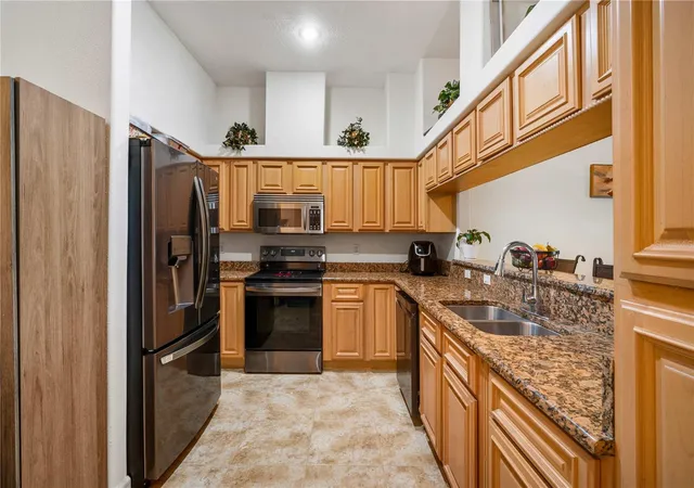 Photo 4 of Townhouse for sale at 2974 Estancia Pl, Clearwater, FL 33761 | MLS# TB8494666 | Listing updated on 2026-09-22