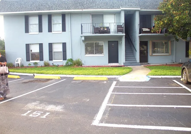 Photo 2 of Condo for sale at 905 W Oak Ridge Rd #C, Orlando, FL 32809 | MLS# S5147537 | Listing updated on 2026-09-09