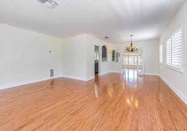 Photo 4 of Single family home for sale at 243 Snell Isle Blvd NE, Saint Petersburg, FL 33704 | MLS# TB8496115 | Listing updated on 2026-09-10