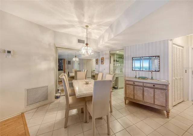 Listing Photo 5 - Condo for sale in building located at 4825 Gulf Of Mexico Dr, Longboat Key, FL 34228 - Unit #504