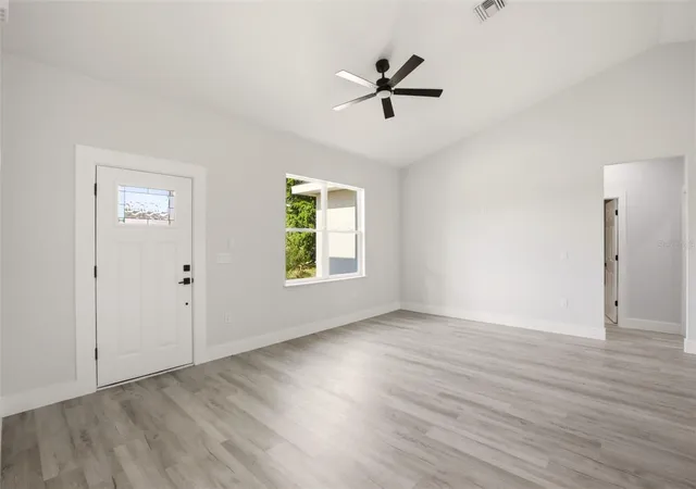Photo 3 of Sale Pending at 1313 Blue Heron Dr, Sebring, FL 33876 | MLS# P4938438 | Listing updated on 2026-09-17