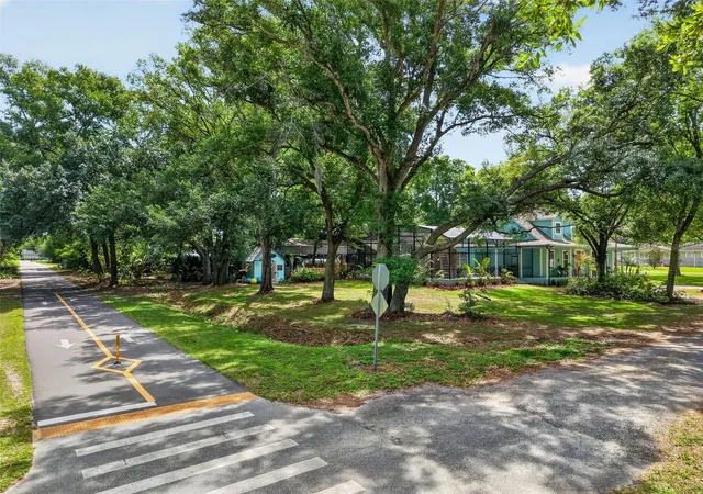 Photo 4 of Single family home for sale at 250 N Walker St, Oakland, FL 34760 | MLS# G5110973 | Listing updated on 2026-10-04