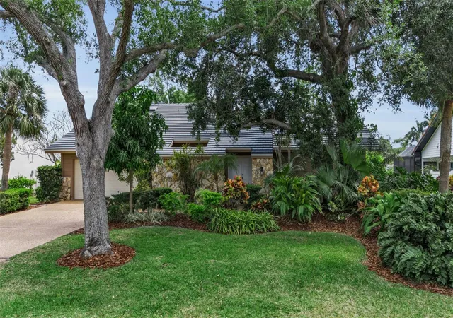 Photo 1 of Single family home for sale at 1732 Pine Harrier Cir, Sarasota, FL 34231 | MLS# A4689911 | Listing updated on 2026-09-17