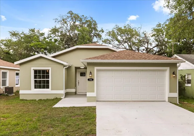 Single family home for sale at 706 Beecher St, Leesburg, FL 34748 | MLS# G5111173 | Listing updated on 2026-09-17