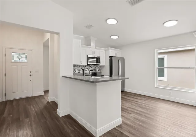 Photo 2 of Single family home for sale at 706 Beecher St, Leesburg, FL 34748 | MLS# G5111173 | Listing updated on 2026-09-17