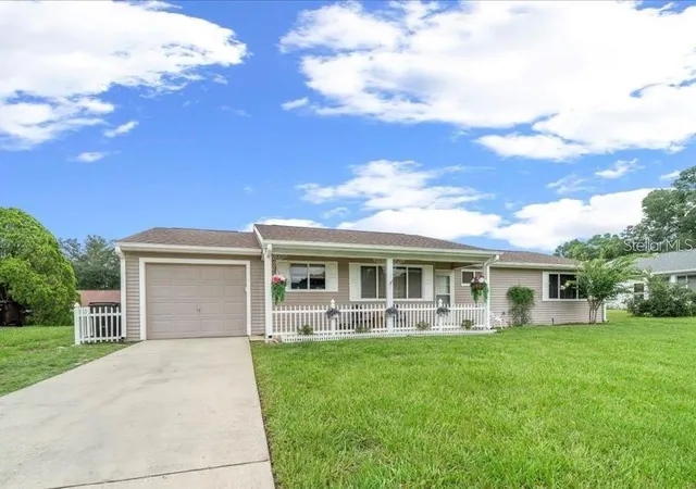 Photo 3 of Single family home for sale at 10820 Sw 87th Terrace, Ocala, FL 34481 | MLS# OM723247 | Listing updated on 2026-09-16