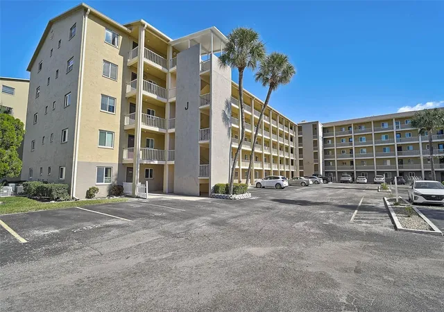 Condo for sale at 3621 Lake Bayshore Dr #J-403, BRADENTON, FL 34205 | MLS# A4690941