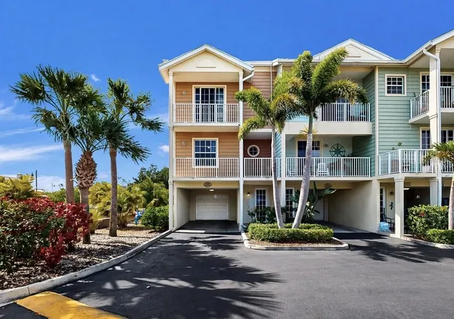 Townhouse for sale at 3202 Mangrove Point Dr, RUSKIN, FL 33570 | MLS# TB8501037
