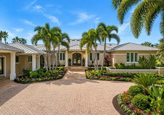 Photo 4 of Single family home for sale at 1721 Gulf Rd, Tarpon Springs, FL 34689 | MLS# TB8501527 | Listing updated on 2026-10-04