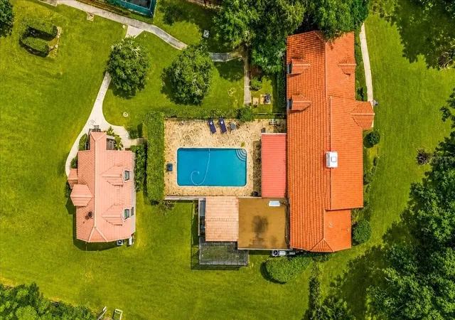 Photo 3 of Sale Pending at 411 SW 38th Street, Ocala, FL 34471 | MLS# OM723551 | Listing updated on 2026-09-08