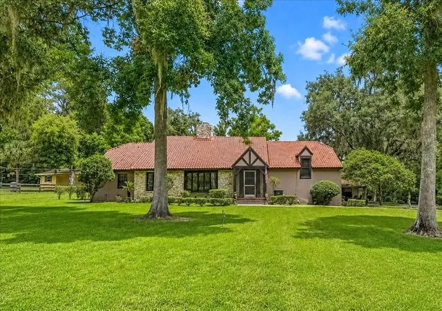 Photo 4 of Sale Pending at 411 SW 38th Street, Ocala, FL 34471 | MLS# OM723551 | Listing updated on 2026-09-08