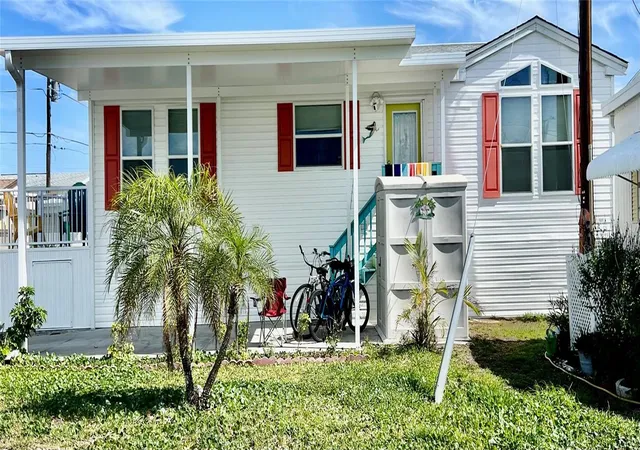 Photo 1 of Manufactured home for sale at 102 2nd Avenue, Nokomis, FL | MLS# A4691406 | Listing updated on 2026-09-17