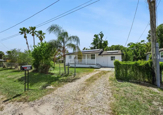 Photo 2 of Single family home for sale at 5212 Aloha St, Orlando, FL 32810 | MLS# O6403117 | Listing updated on 2026-08-19