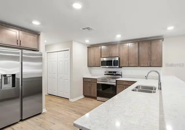 Photo 4 of Townhouse for sale at 334 Chesapeake Dr, St Cloud, FL 34771 | MLS# L4961488 | Listing updated on 2026-09-17
