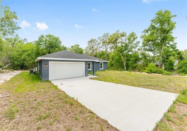 Photo 2 of Single family home for sale at 10374 Se 126th Lane, Belleview, FL 34420 | MLS# OM723808 | Listing updated on 2026-09-17