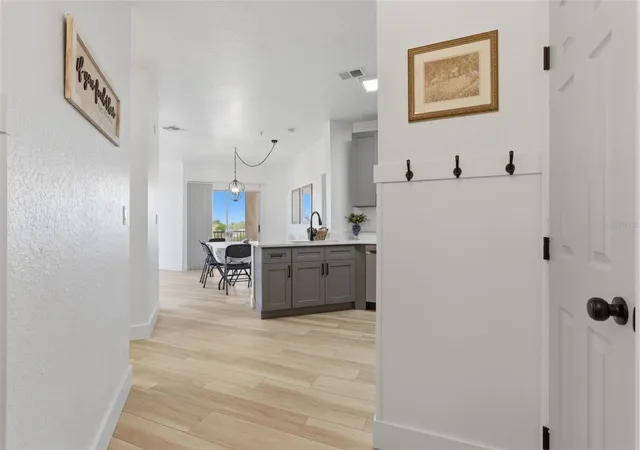 Listing Photo 5 - Condo for sale in building located at 4323 Bayside Vlg Dr, TAMPA, FL 33615 - Unit #312